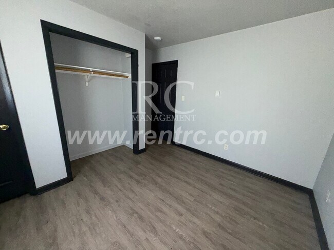 Building Photo - 1214 James-