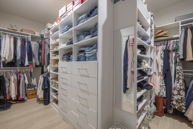 Building Photo - Beautiful 4 bed 3.5 bath over 3000 sq. ft. home with lots of upgrades in Mt. Juliet.  Perfect ent...