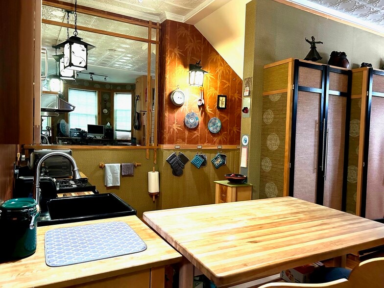 Kitchen - 241 Cumberland Ave