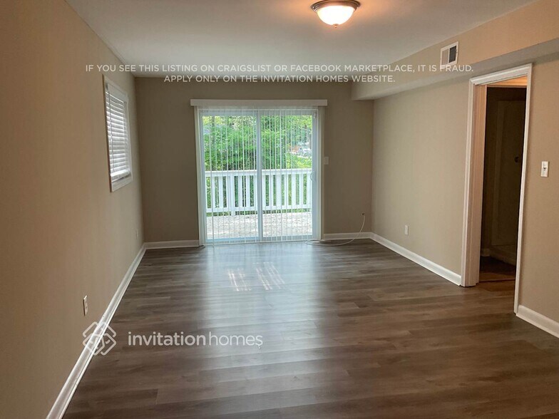 Building Photo - 2652 Williamsburg Dr