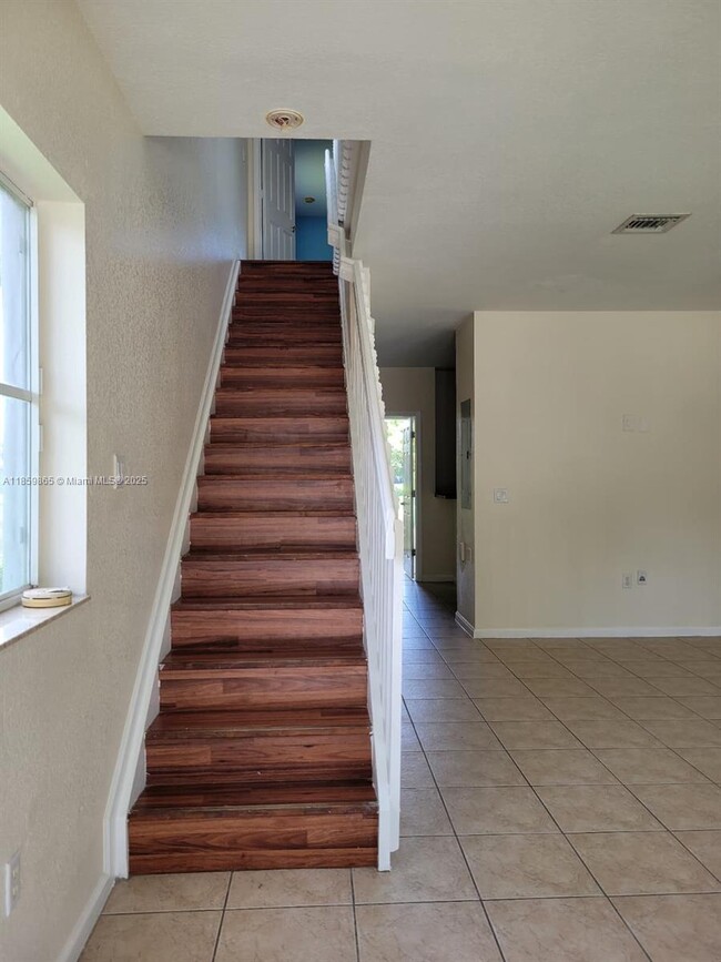 Building Photo - 8223 SW 27th St