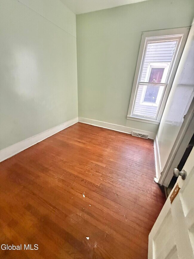 Building Photo - 70 Academy St