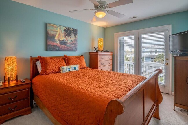 Building Photo - TIME TO SECURE A FURNISHED PROPERTY FOR THE FALL OF '26-SPRING OF '27