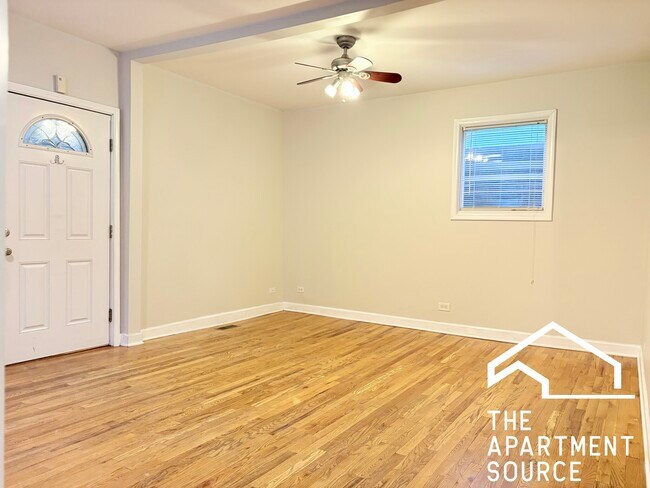 Building Photo - 1512 W Erie St