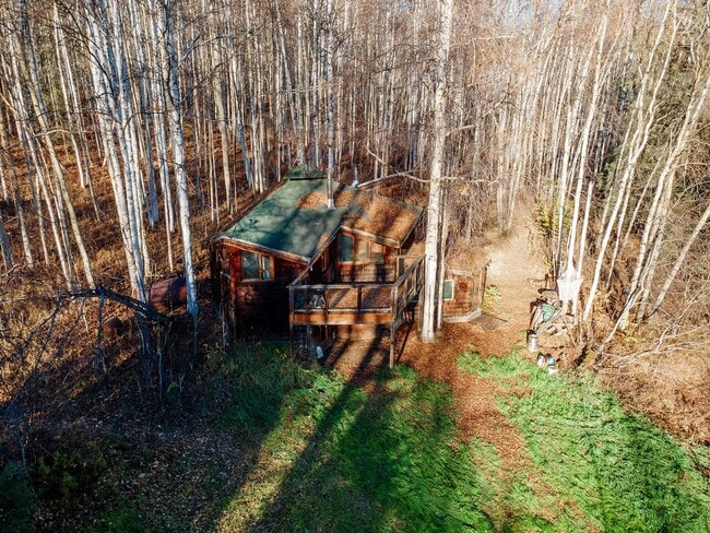 Building Photo - Cozy 2 Bedroom, 1 Bath, With a great Locat...