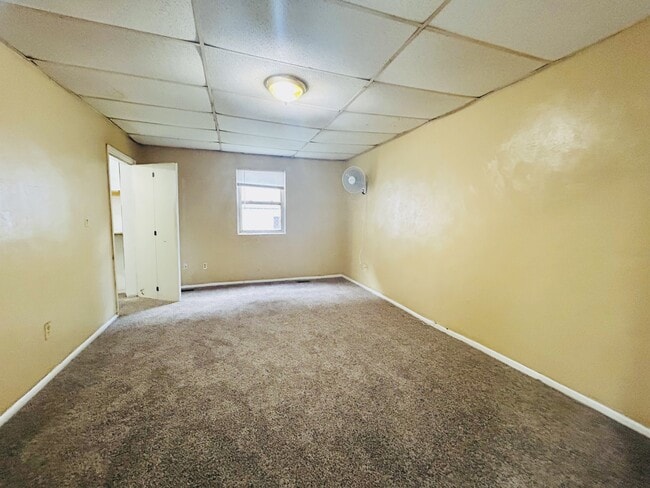 Building Photo - 242 W 28th St