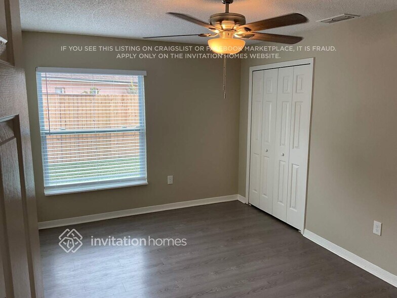 Building Photo - 221 Heronwood Cir