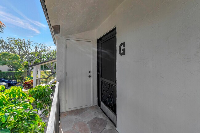 Building Photo - 5943 Areca Palm Ct