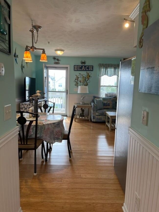 Building Photo - SEASONAL RENTAL 2 Bedroom Condo in Surf Ci...