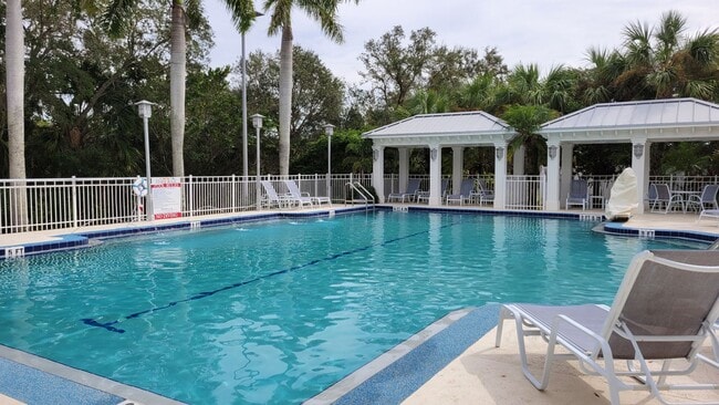 Building Photo - Annual UNfurnished 2/2 ground floor condo in water front boating community