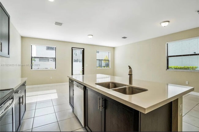 Building Photo - 3440 W 110th St