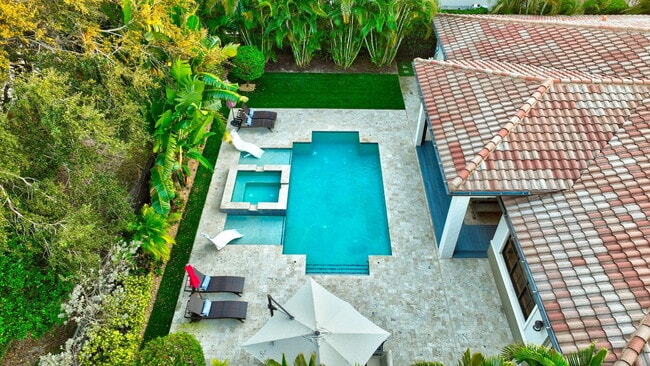 Building Photo - 17662 Cadena Dr