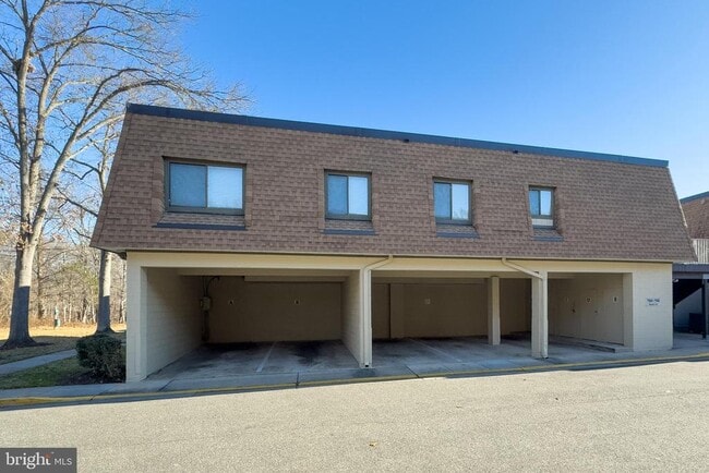 Building Photo - 7900 San Leandro Pl