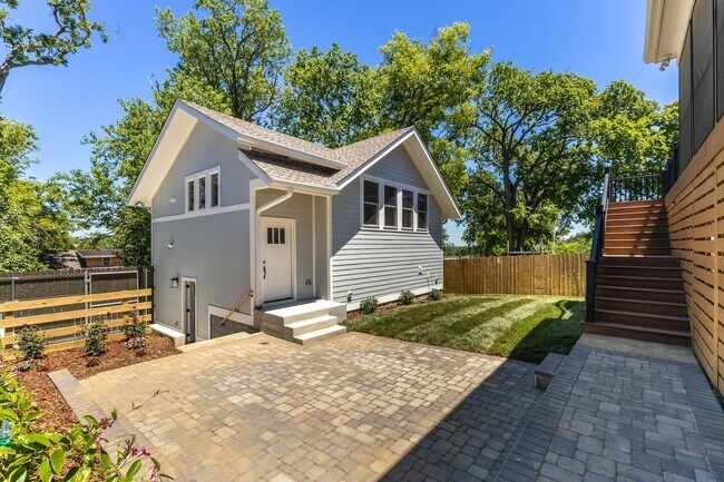 Building Photo - 1102 Caldwell Ave