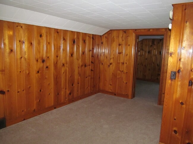 Building Photo - 3 bed/1 bath Off Polo Rd
