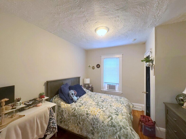 Building Photo - 15 Belmont Sq