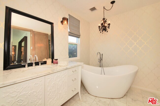 Building Photo - 3054 Elvido Dr
