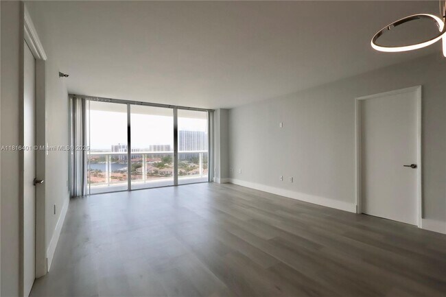 Building Photo - 20515 E Country Club Dr
