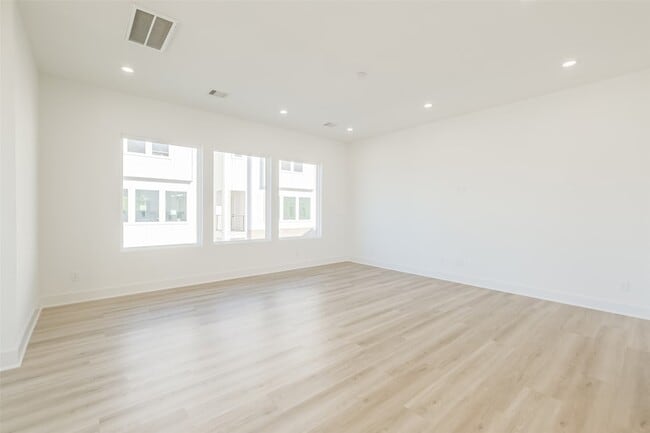 Building Photo - 8315 Brecha Ln