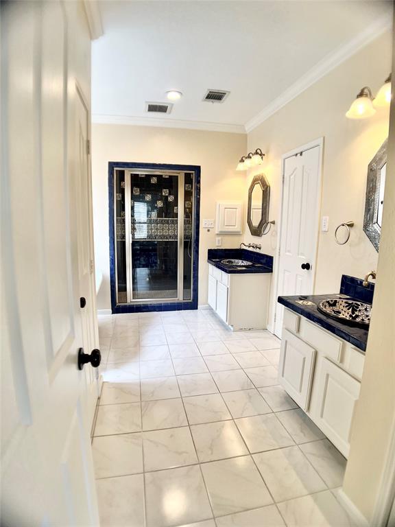 Building Photo - 8431 Big Bend Dr