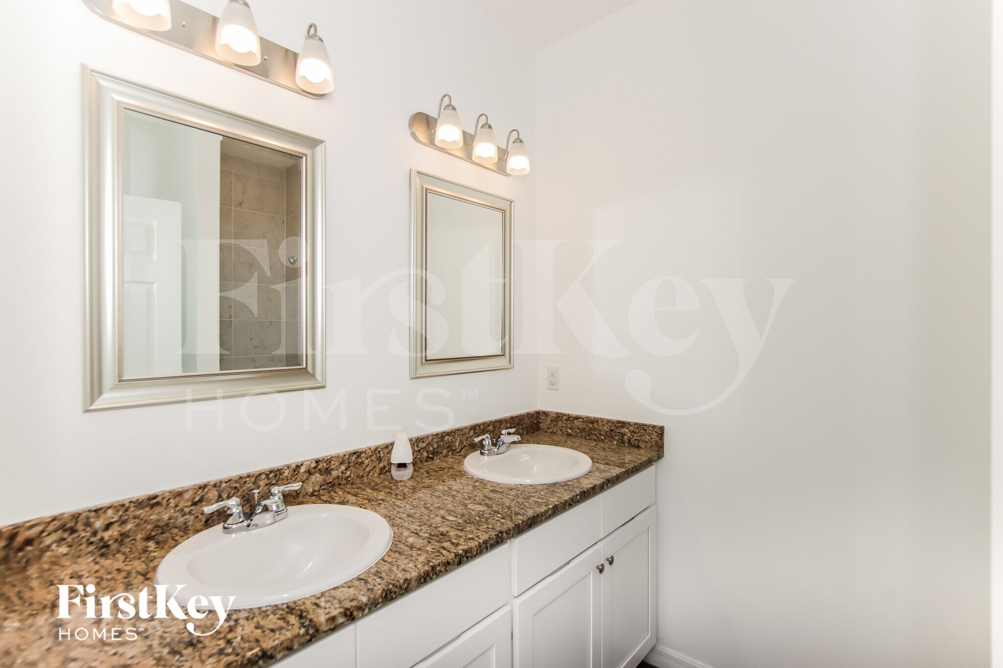 Building Photo - 1021 Locust Ave