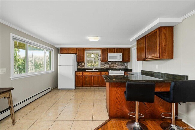 Building Photo - 14 Hemlock Hill