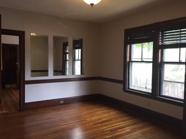 Building Photo - 17 Burroughs St