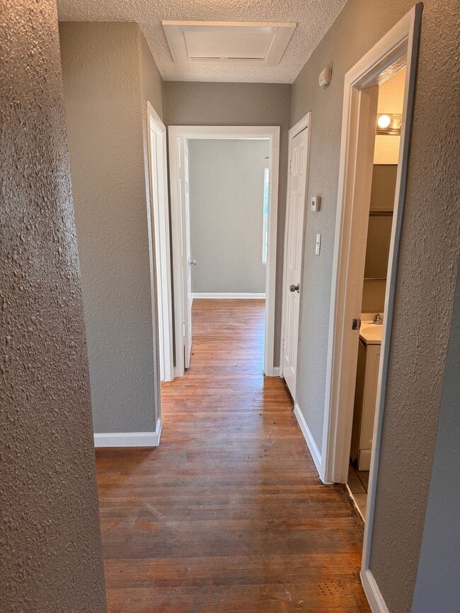 Building Photo - Property For Lease!