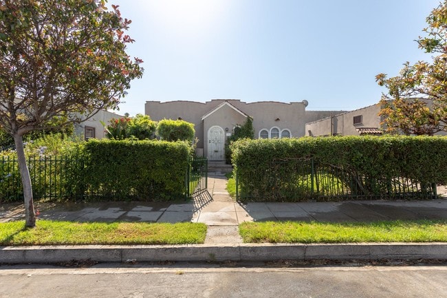 Front Duplex - 1950 S Palm Grove Ave