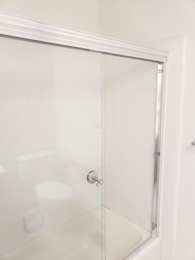 Building Photo - 4 bedroom 2 1/2 bath home in Sunset Oaks