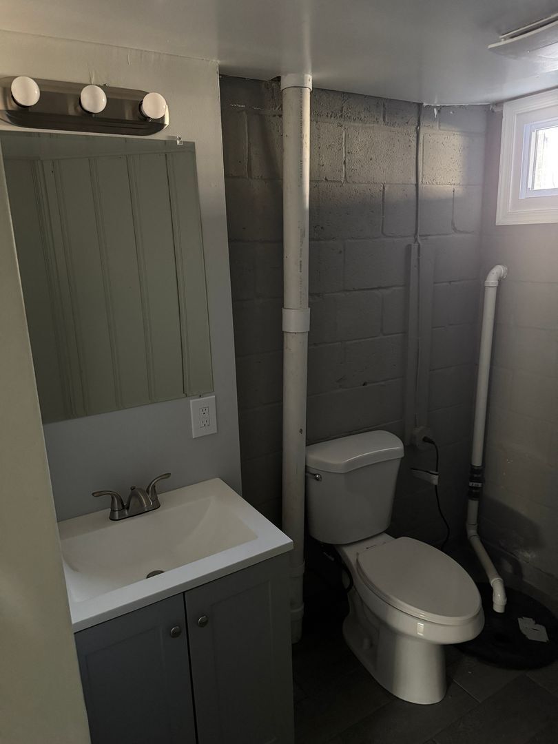 Building Photo - 2231 Graythorn Rd