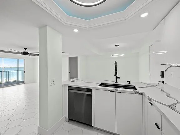 Building Photo - 2885 Palm Beach Blvd