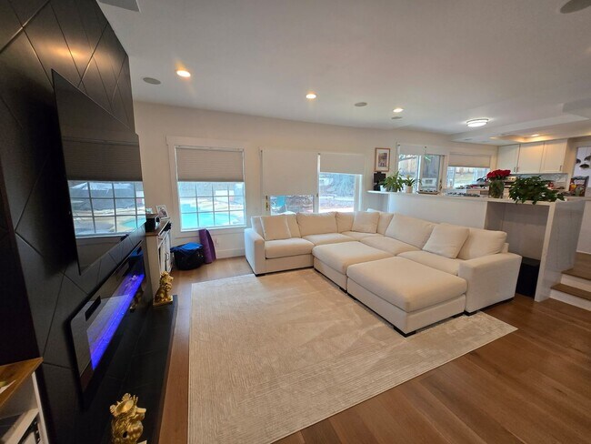 Building Photo - Phenomenal 4BD/3BA Single-Family Home in Quiet and Peaceful Pleasanton!