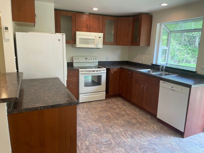 Building Photo - Private Langley Home Only Minutes From Downtown!