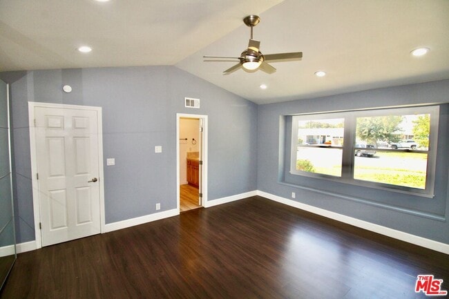 Building Photo - 7610 Kelvin Ave