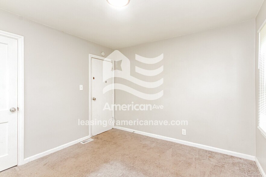 Building Photo - 3458 Orchard Ave