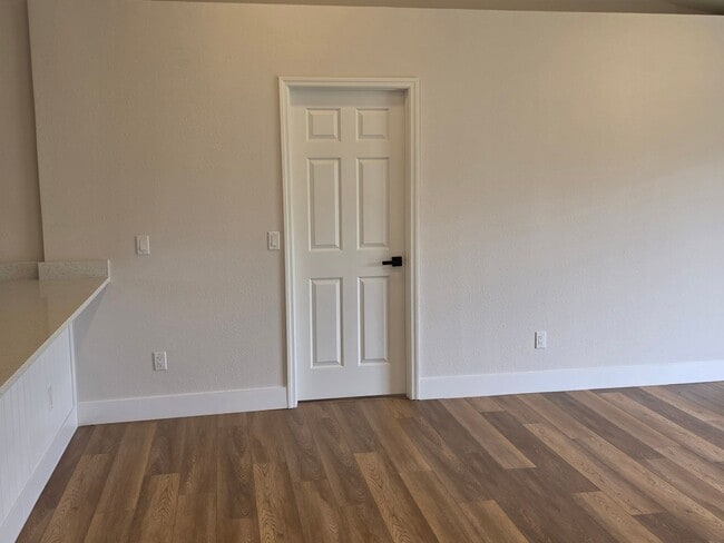 Building Photo - FOR RENT!!! SIMPLY STUNNING (REMODELED) 3 BEDROOM 2 BATH SINGLE FAMILY HOME...