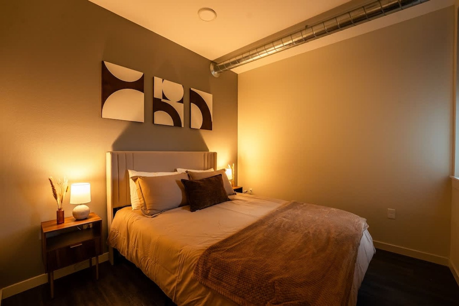 Building Photo - 1229 W 1st Ave