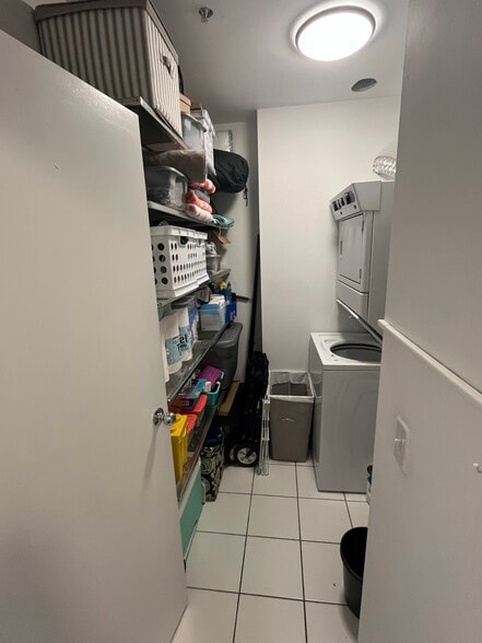 Building Photo - 1521 Central St