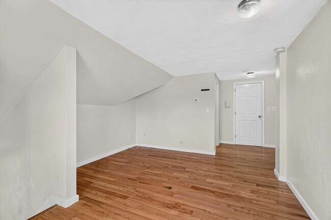 Building Photo - 57 Linden Ave