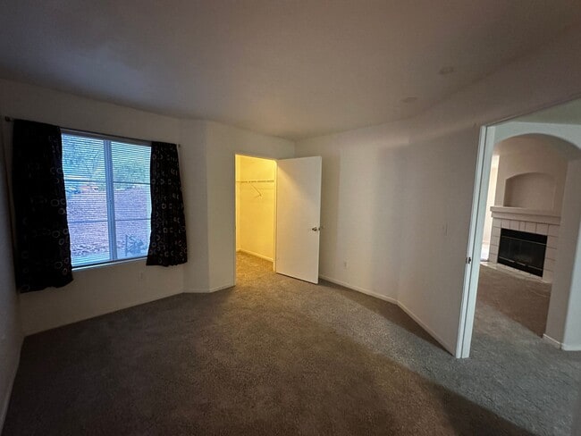 Building Photo - Henderson First Floor Condo - In Gated Community With Pool.