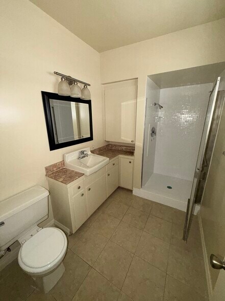 Master Restroom - 1148 W Huntington Dr