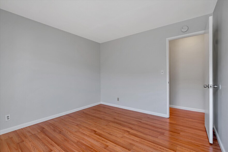 Building Photo - 30079 Vanderbilt St