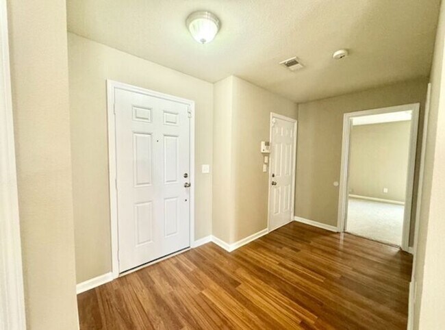Building Photo - Fabulous home with FENCED YARD
