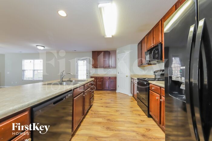 Building Photo - 828 Peachtree Meadows Cir