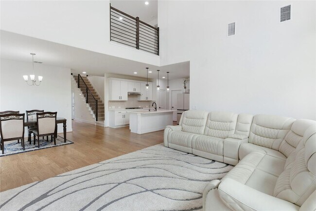 Building Photo - 300 Hollister Dr
