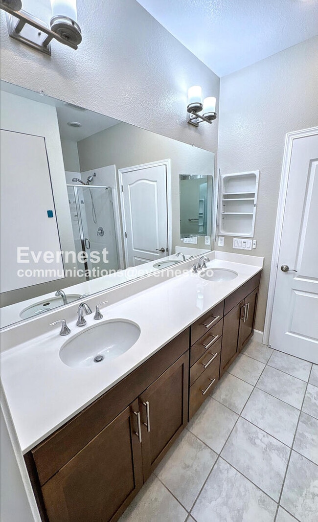 Building Photo - 428 Whistler Pl