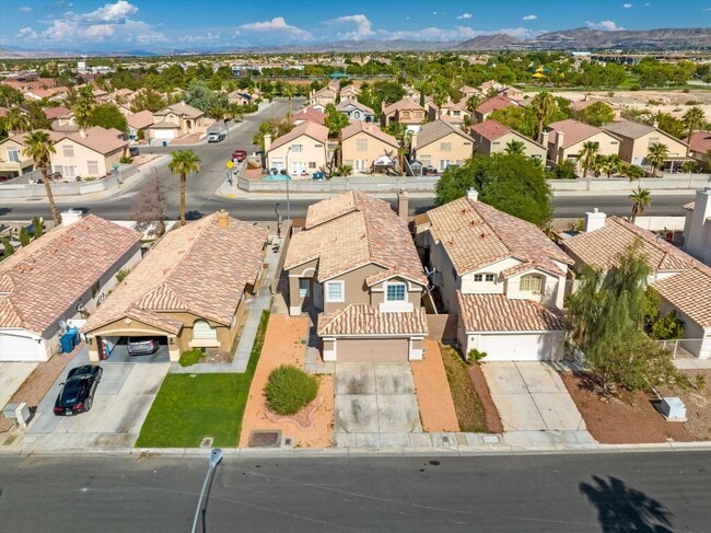 Building Photo - SE!!  Windmill and 215!! Newly remodeled!! All Tile Floors down stairs!! Low Maintenance Desert L...