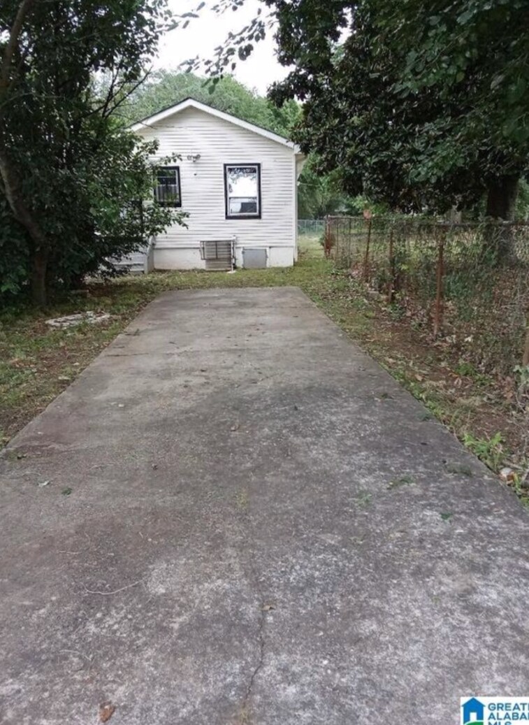 Building Photo - 118 3rd Ave SW