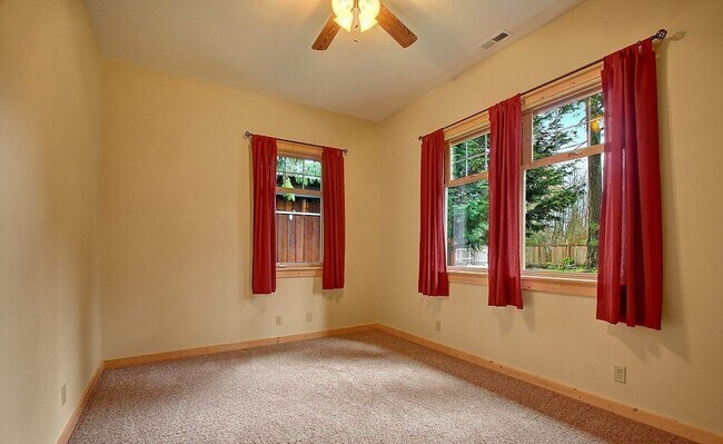 Building Photo - Everett Rambler for rent with RV parking -...